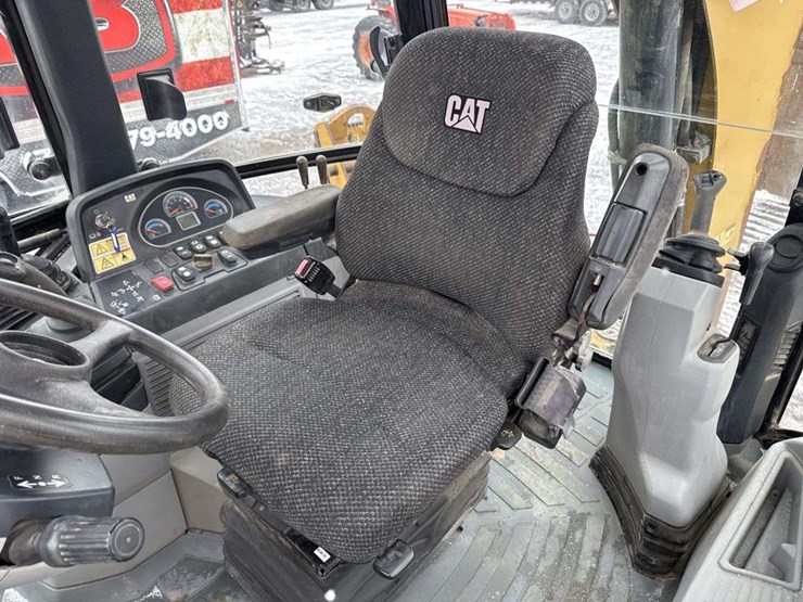 2013-caterpillar-420-image-26