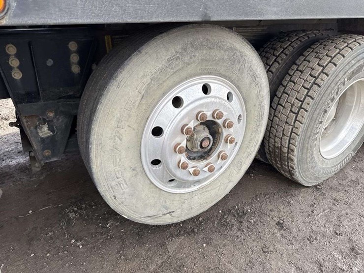 2016-caterpillar-ct660-image-9