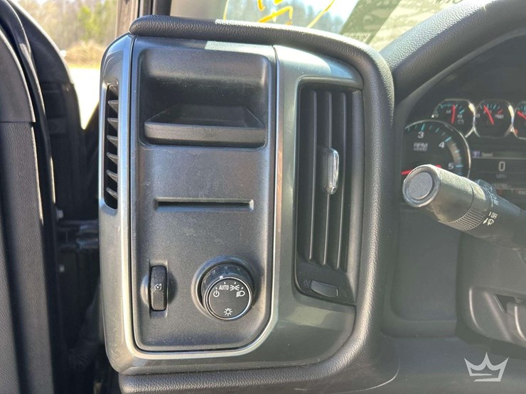 2018-chevrolet-silverado-1500-image-18