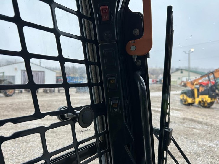 2019-bobcat-s770-image-23