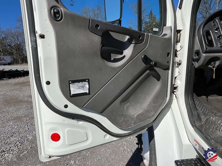 2019-freightliner-m2-s/a-box-truck-image-67