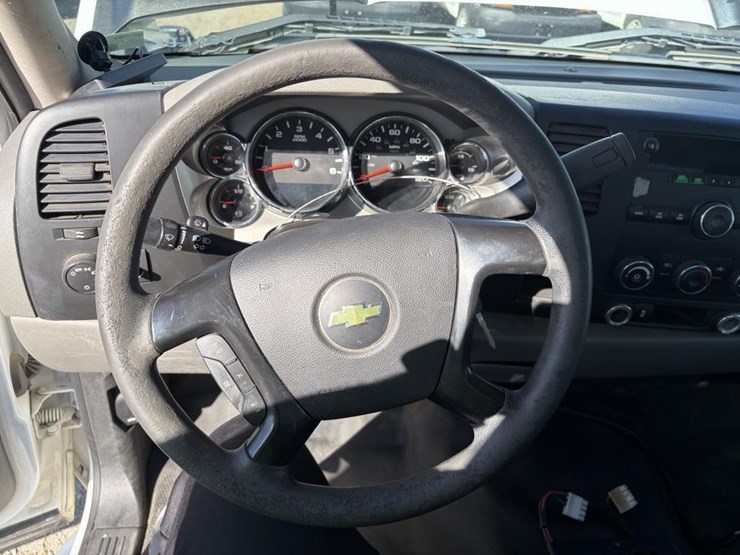 2012-chevrolet-2500-image-10