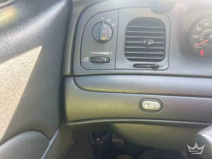 2010-ford-crown-victoria-image-13