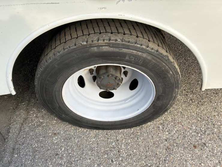 2011-ford-f550-image-6