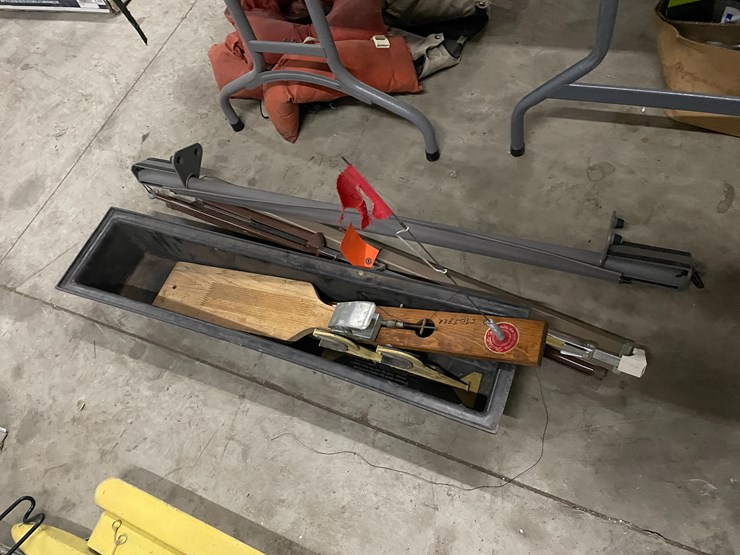 #7620-•-beaver-dam-tip-up-and-fish-board-image-6