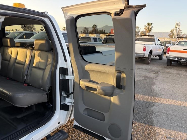 2013-chevrolet-2500-image-18