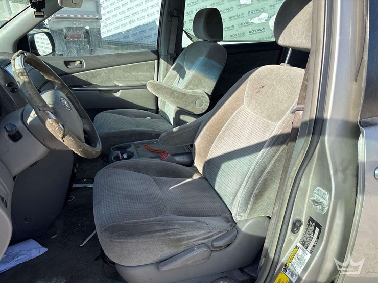 2006-toyota-sierra-ce-van-image-13