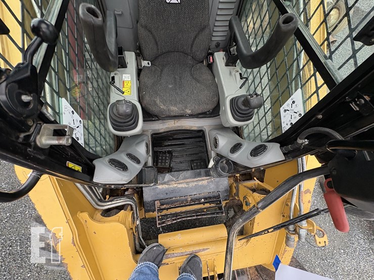 2013-caterpillar-262c2-image-19