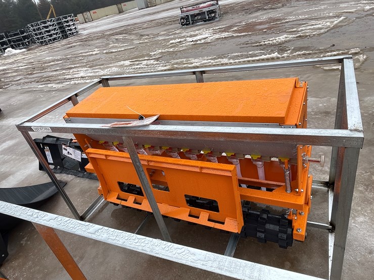 caterpillar-12-image-6