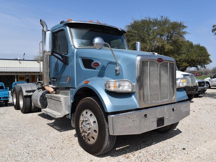 2021-peterbilt-567-image-2