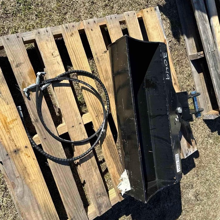 30" HYDRAULIC TILTING CLEANOUT BUCKET EXCAVATOR ATTACHMENT