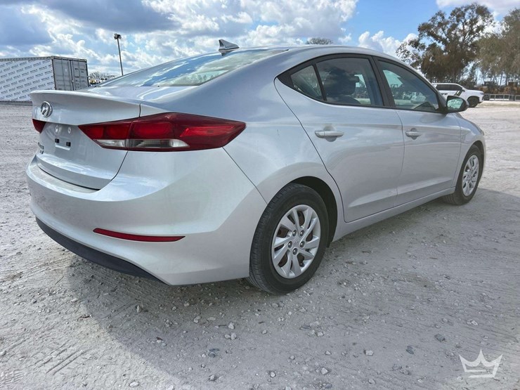 2017-hyundai-elantra-sedan-image-3