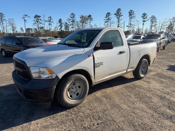 2019-ram-1500-classic-image-1