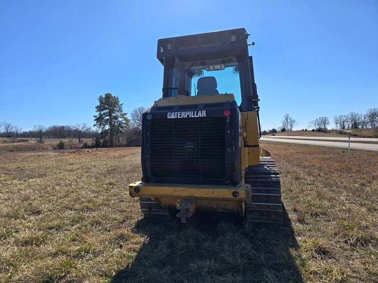 2015-caterpillar-953d-image-17