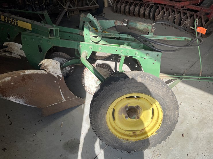#7590-•-john-deer-3-bottom-trailer-plow-image-6
