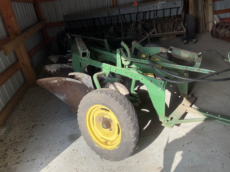 #7590-•-john-deer-3-bottom-trailer-plow-image-3