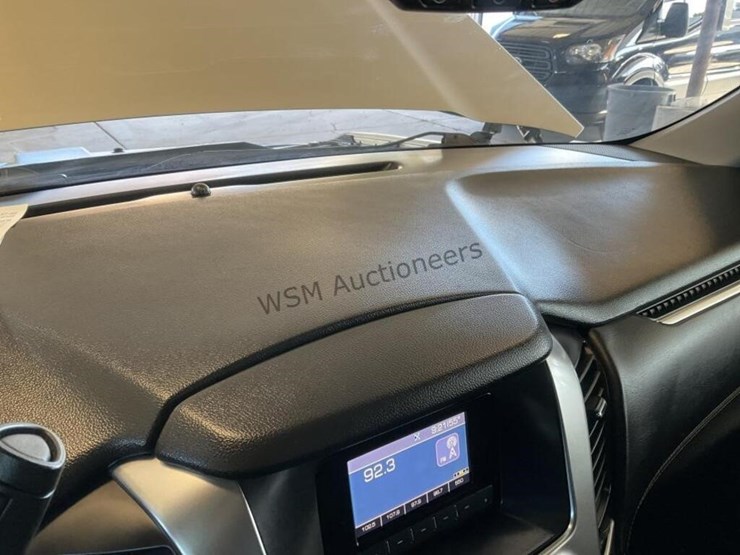 2015-chevrolet-tahoe-image-18