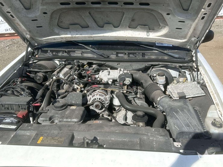 2010-ford-crown-victoria-image-8