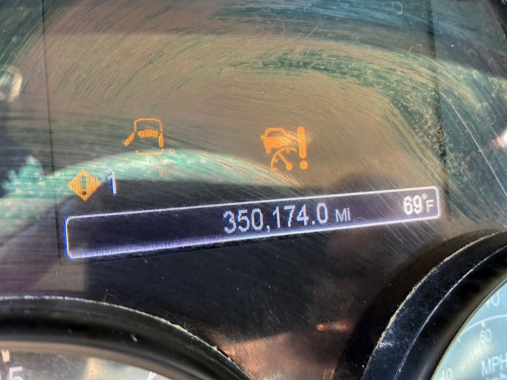 2020-peterbilt-567-image-14