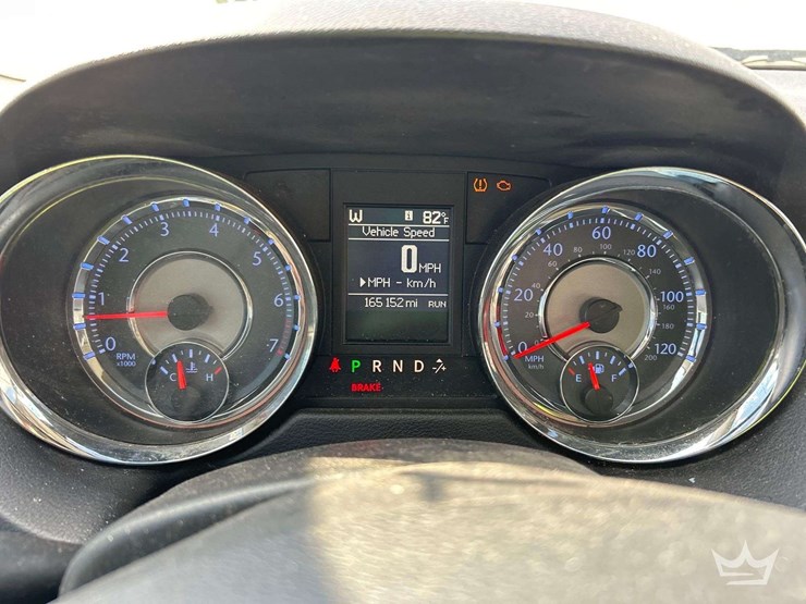 2016-chrysler-town-&-country-image-16