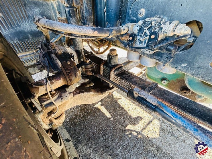 2011-volvo-truck-vhd-tri-axle-dump-truck-image-68