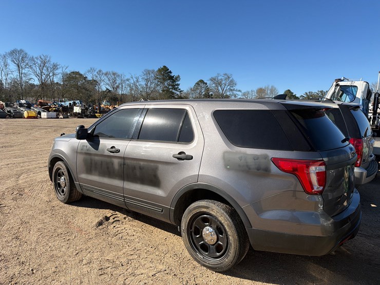 2016-ford-explorer-image-4