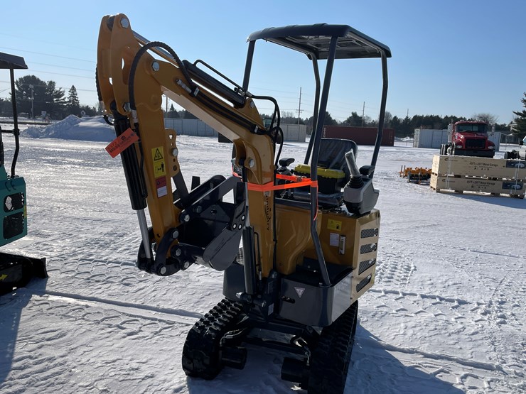 #5372-•-mx12rx-mini-excavator-image-1