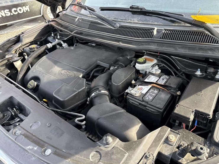 2016-ford-explorer-xlt-image-24