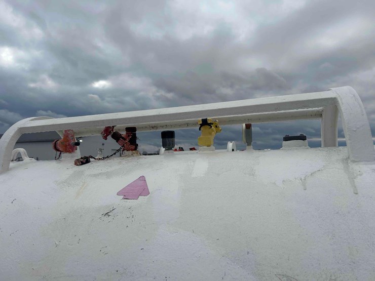 1000-gal.-nh3-tank-on-gear-#85-sells-offsite-image-10