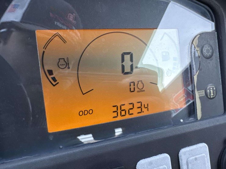 2016-john-deere-gator-image-8