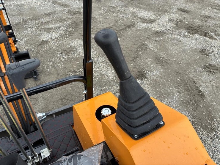 2026-vicsec-v15-hydraulic-excavator-image-17