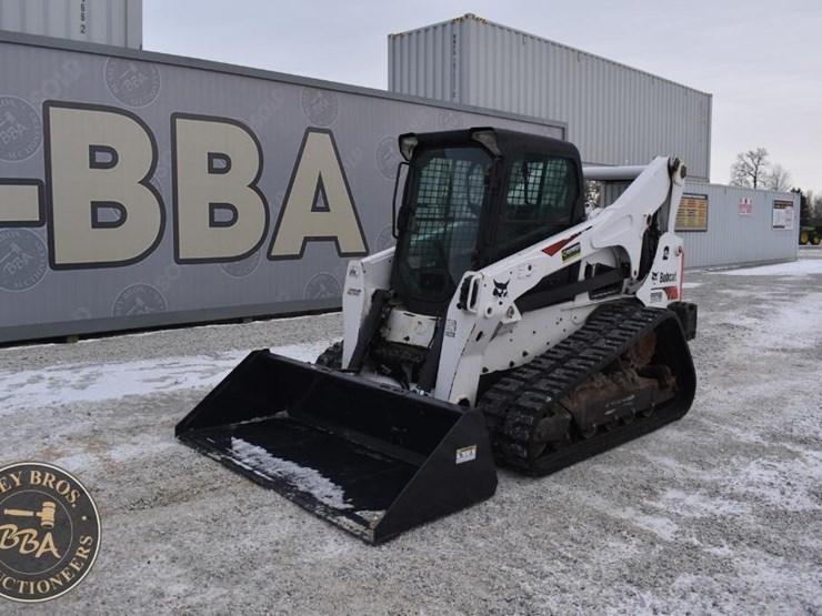 2021-bobcat-t870-image-41