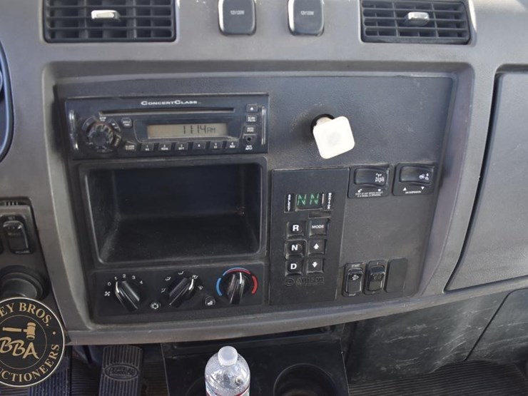 2012-peterbilt-348-image-32