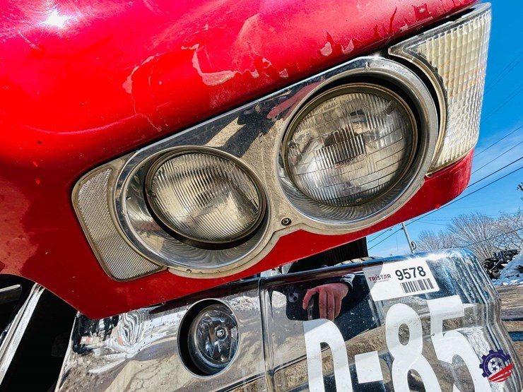 2011-volvo-truck-vhd-tri-axle-dump-truck-image-33