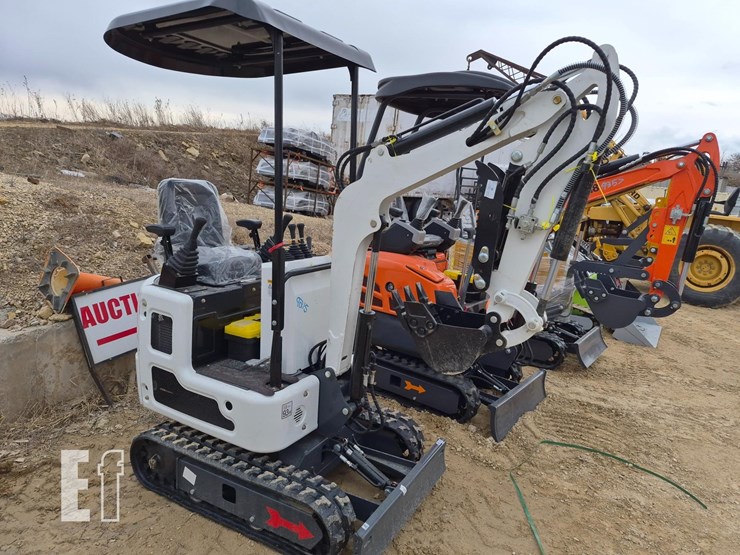 mini-excavator-9215-image-2