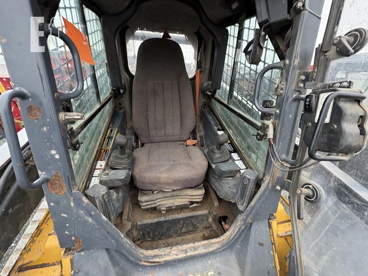 2017-deere-333g-image-15