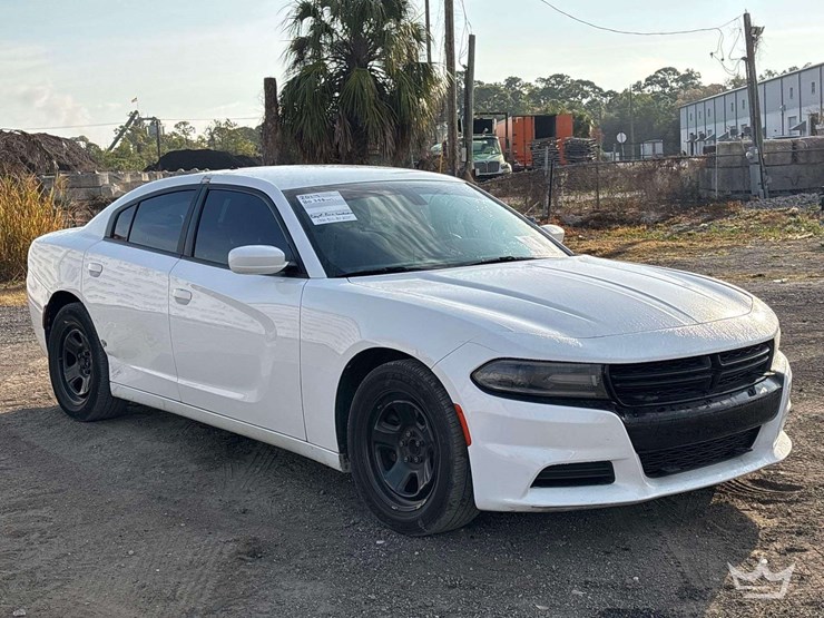 2017-dodge-charger-sedan-image-21