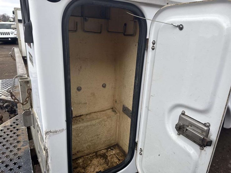 2003-gmc-k2500-image-18