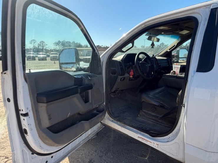 2018-ford-f550-image-33