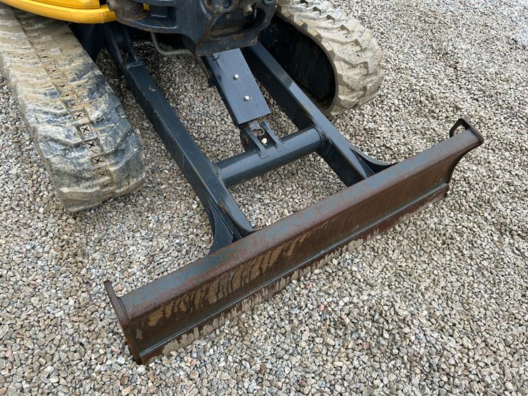 2022-deere-30g-image-12