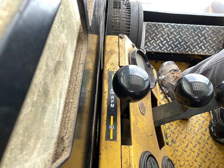 #7564-•-asv-track-loader-with-posi-track-image-31