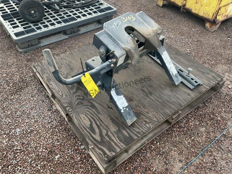 power-pull-fifth-wheel-hitch-image-1