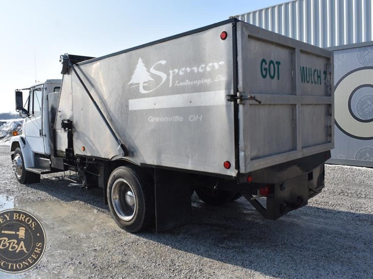 2001-freightliner-fl60-image-3