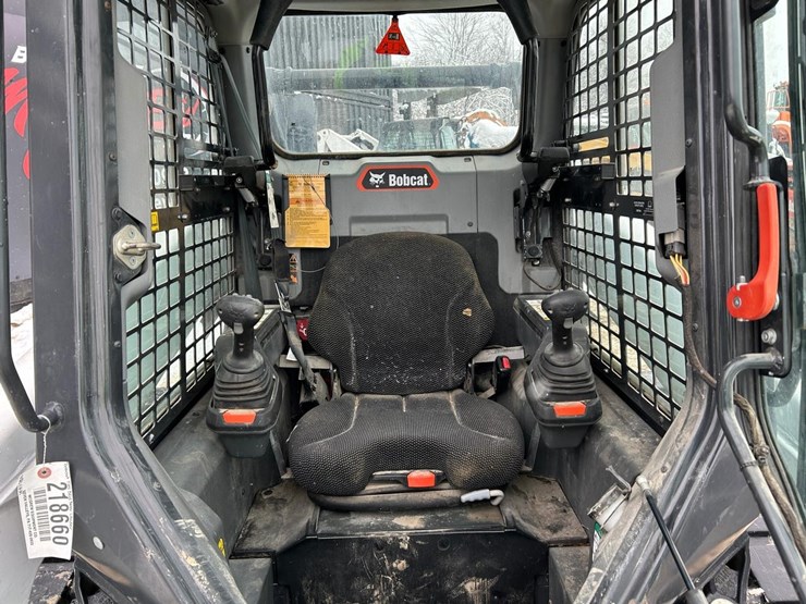 2020-bobcat-t64-image-19
