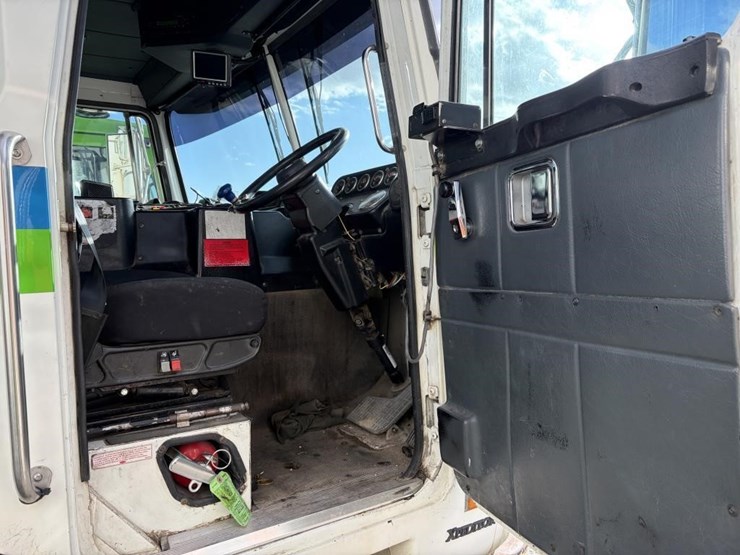 2010-autocar-xpeditor-image-10