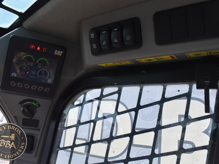 2022-caterpillar-259d3-image-45