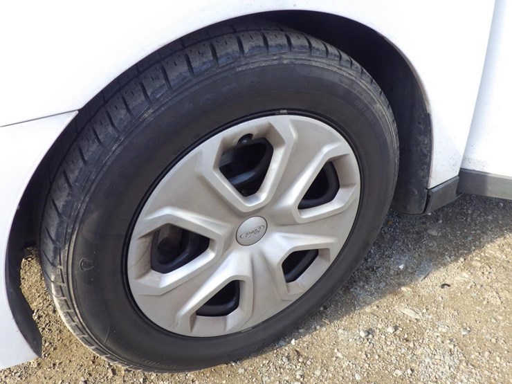 2015-ford-taurus-sedan-image-13