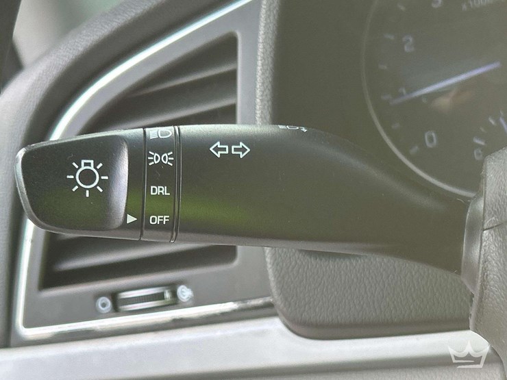 2017-hyundai-elantra-sedan-image-16