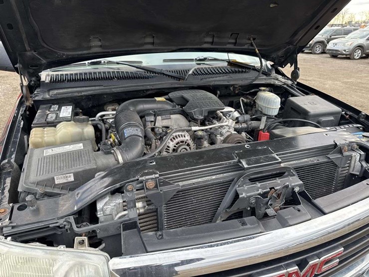 2005-gmc-sierra-2500-image-19