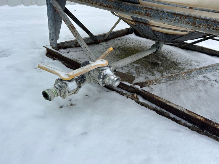 snyder-industries-2500-gal.-cone-bottom-poly-tank-image-3